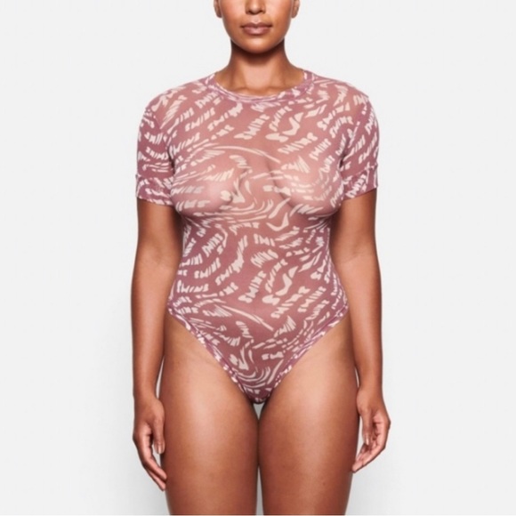 SKIMS Mesh bodysuit Raspberry Swirl medium NWT - Picture 1 of 8